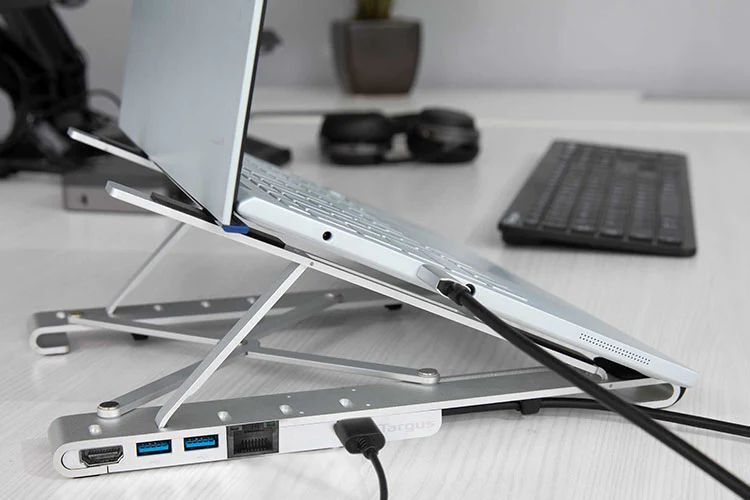 targus portable laptop stand with integrated dock