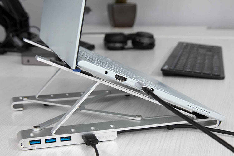 targus portable laptop stand  usb-a hub